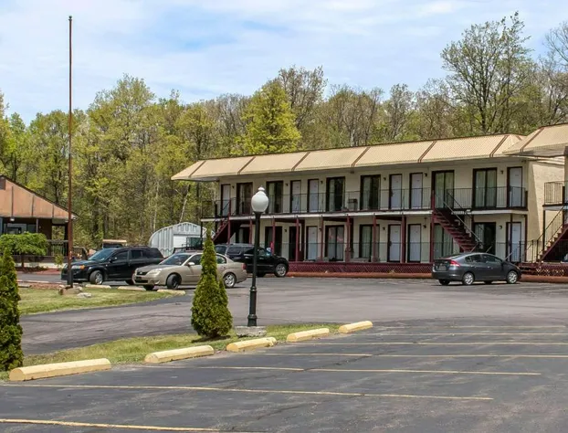 Econo Lodge Inn & Suites Lake Harmony - Pocono Mountains Area hotel detail image 1
