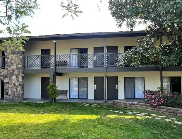 Lamp Liter Inn Visalia, an Ascend Collection Hotel hotel detail image 4