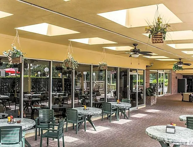 Quality Inn & Suites Golf Resort hotel detail image 3