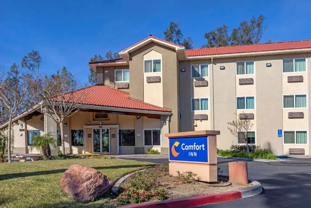Comfort Inn Fontana hotel hero