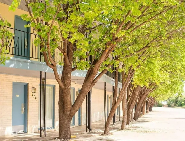 Wayfarer Inn Woodward hotel detail image 4