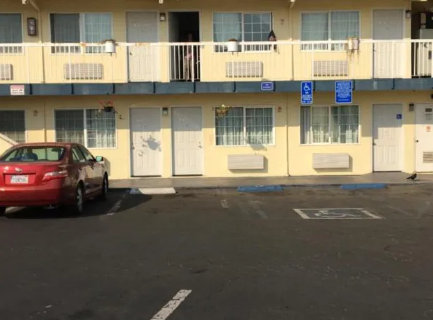 Economy Inn Monterey hotel detail image 3