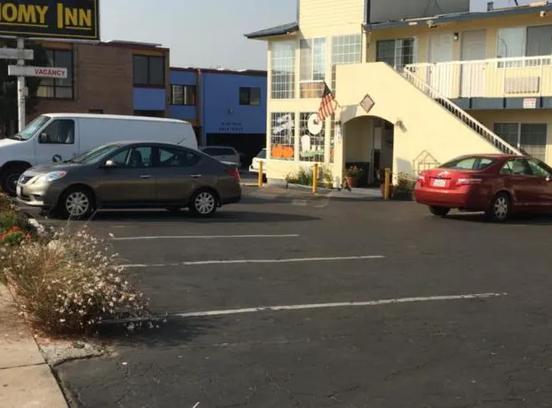 Economy Inn Monterey hotel detail image 4