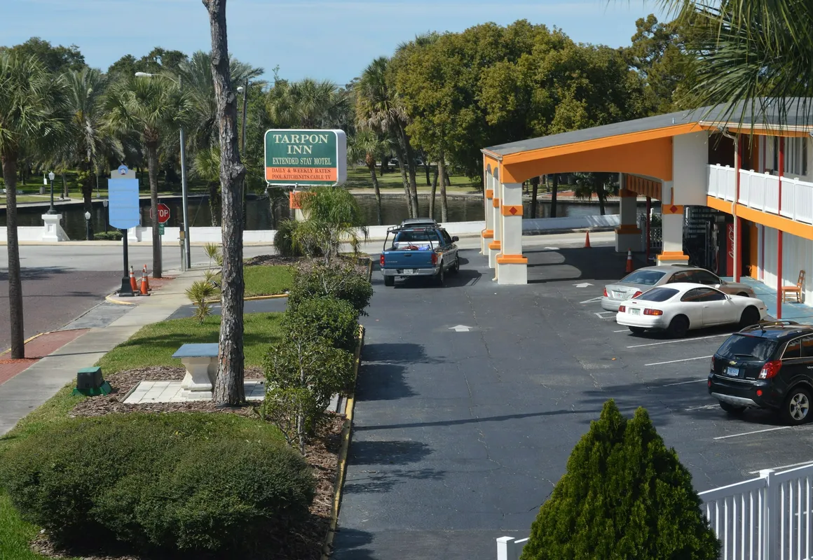 Tarpon Inn hotel hero