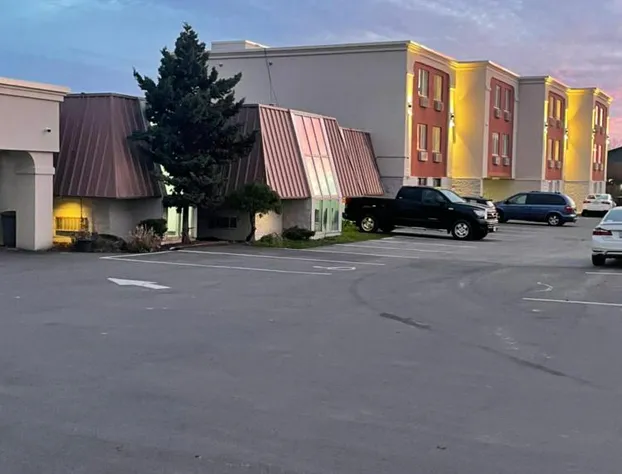 Niagara Lodge & Suites hotel detail image 1