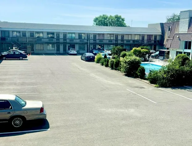 Niagara Lodge & Suites hotel detail image 3