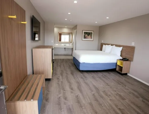 Days Inn by Wyndham Hemet hotel detail image 2