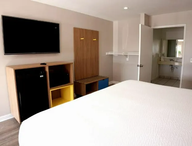 Days Inn by Wyndham Hemet hotel detail image 3