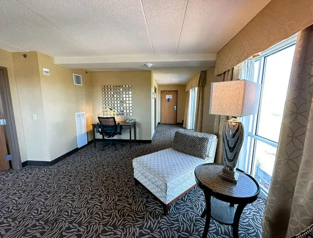 DoubleTree by Hilton Bay City - Riverfront hotel detail image 4