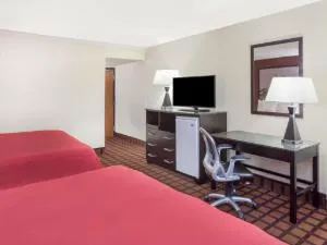 Super 8 by Wyndham Chicago IL hotel detail image 3