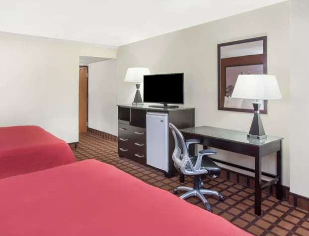 Super 8 by Wyndham Chicago IL hotel detail image 4