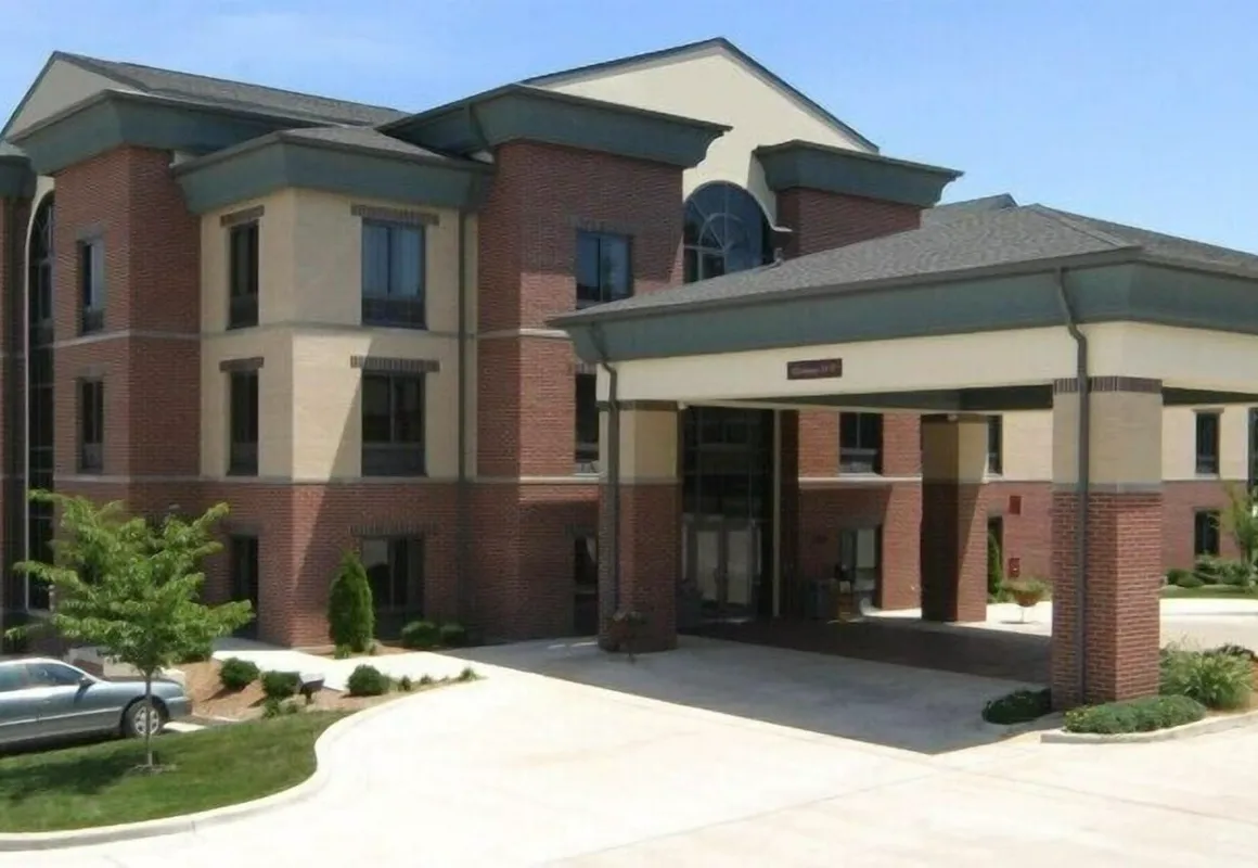 Crossroads Inn And Suites hotel hero