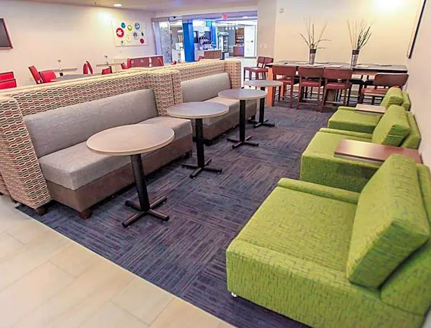 Holiday Inn Express Daytona Beach - Speedway hotel detail image 2