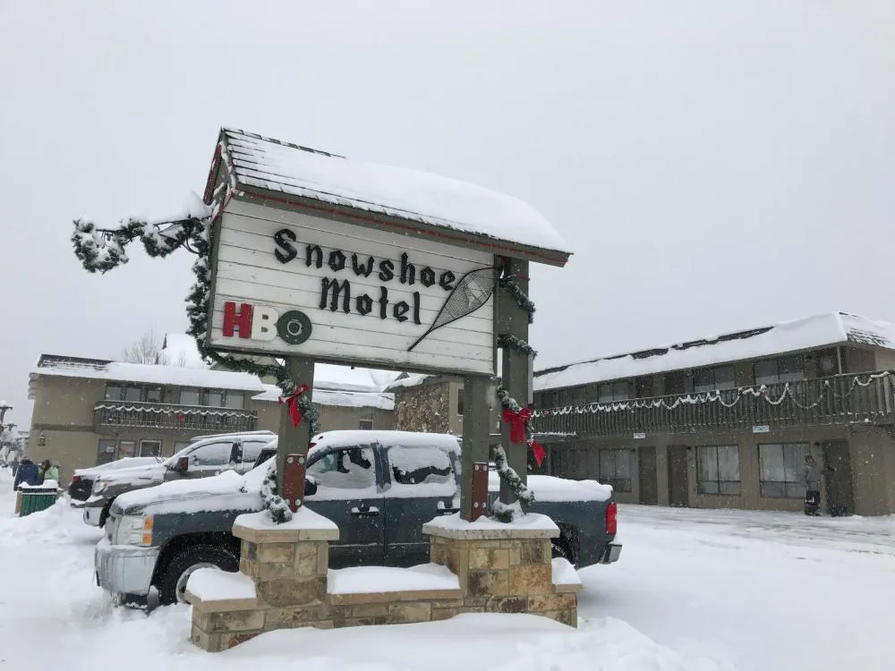 Snowshoe Motel hotel hero