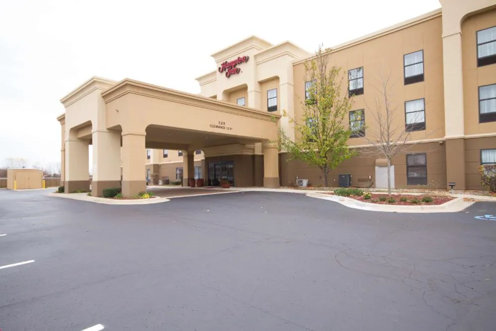 Hampton Inn Marshall hotel hero