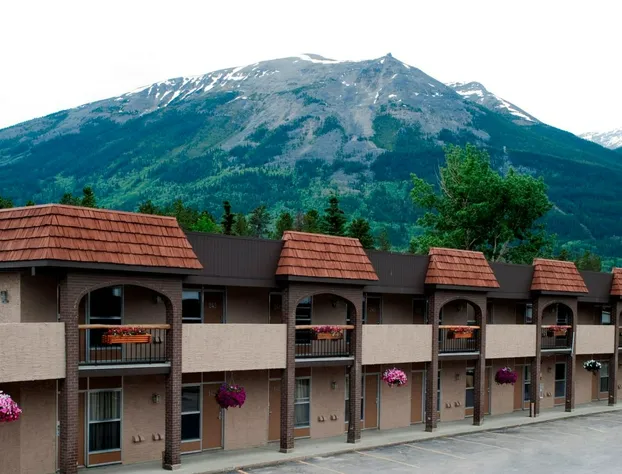 Maligne Lodge hotel detail image 2