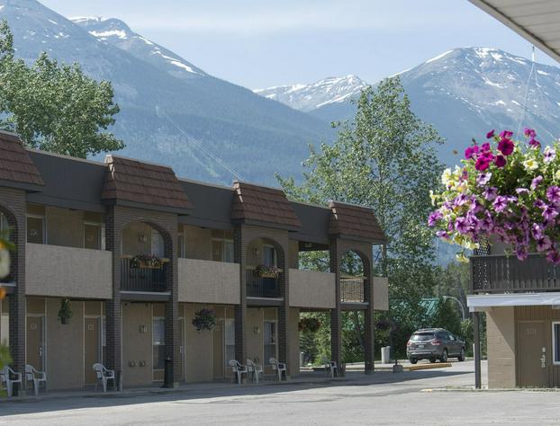 Maligne Lodge hotel detail image 1