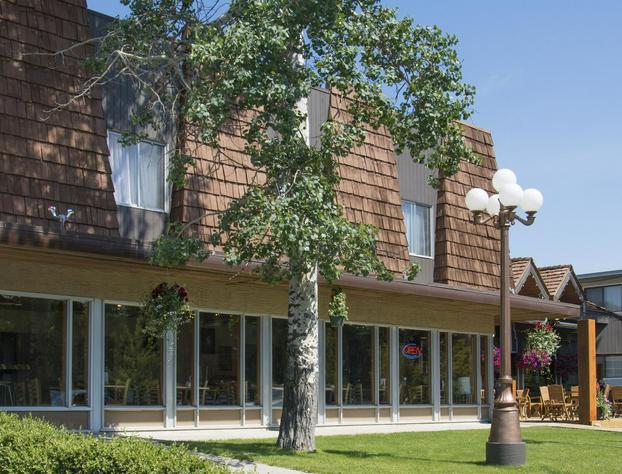 Maligne Lodge hotel detail image 2