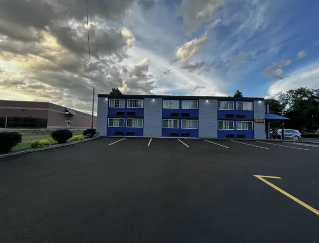 Budget Inn Bath hotel detail image 1