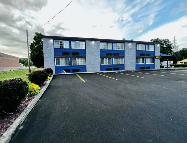 Budget Inn Bath hotel detail image 2