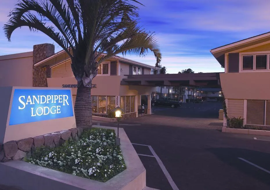 Sandpiper Lodge hotel hero