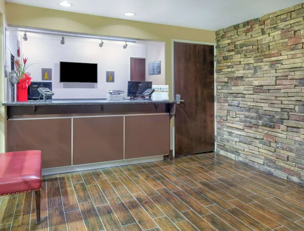 Super 8 by Wyndham New Braunfels I-35 hotel detail image 3