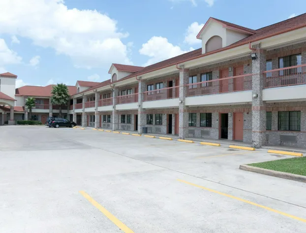 Super 8 by Wyndham Stafford Sugarland Area hotel detail image 1