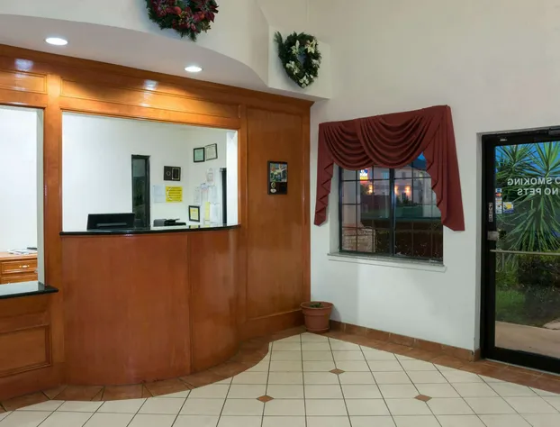 Super 8 by Wyndham Stafford Sugarland Area hotel detail image 2