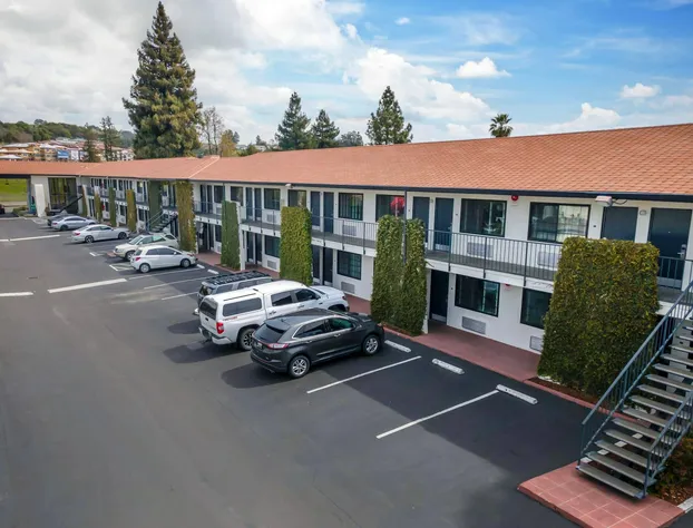 The Sandman Santa Rosa Sonoma, an Ascend Collection Hotel hotel detail image 3