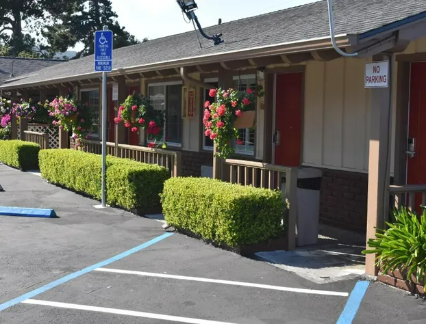 Padre Oaks hotel detail image 2