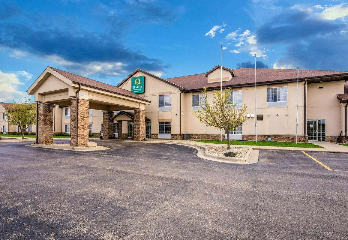 Quality Inn & Suites Lodi I-90 hotel hero