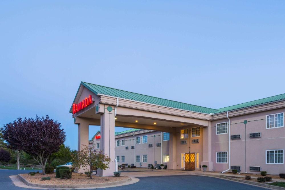 Ramada by Wyndham Strasburg/Shenandoah Valley hotel hero