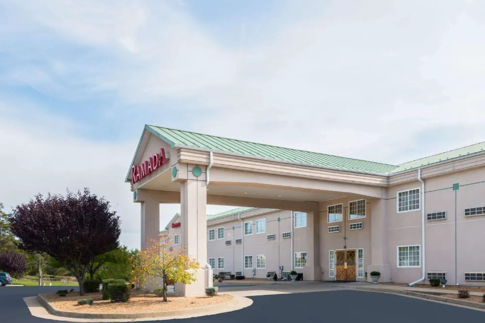 Ramada by Wyndham Strasburg/Shenandoah Valley hotel hero
