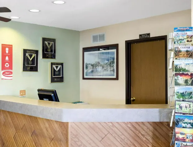 Econo Lodge Custer hotel detail image 1