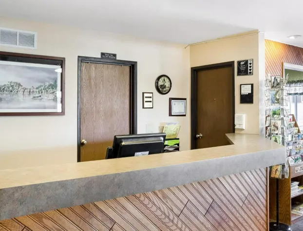 Econo Lodge Custer hotel detail image 2