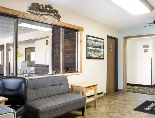 Econo Lodge Custer hotel detail image 3