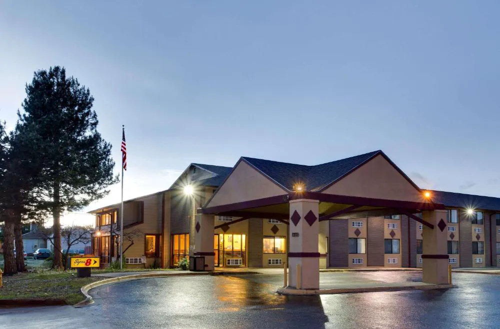 Super 8 by Wyndham Denver Stapleton hotel hero