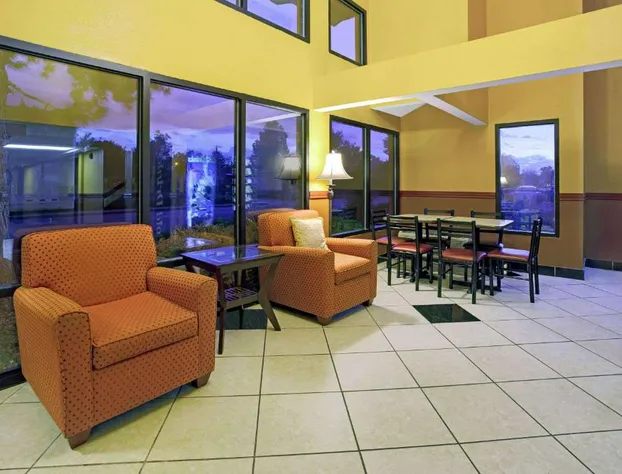 Super 8 by Wyndham Denver Stapleton hotel detail image 2