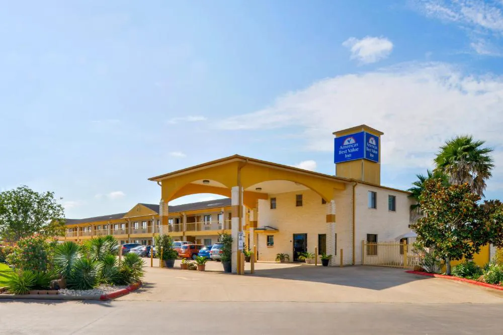 Americas Best Value Inn & Suites Waller Prairie View hotel hero