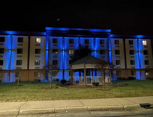 Days Inn and Suites by Wyndham Hammond, IN hotel detail image 1