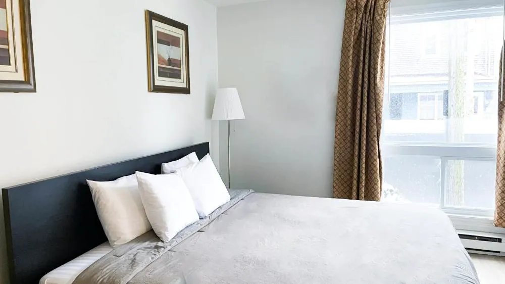 Commons Inn hotel hero