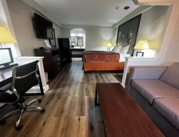 Super 8 by Wyndham Mont Belvieu/Baytown East hotel detail image 2