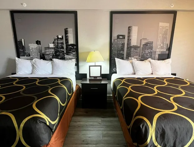 Super 8 by Wyndham Mont Belvieu/Baytown East hotel detail image 3