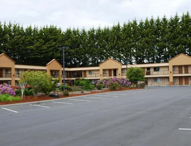 McMinnville Inn hotel detail image 2