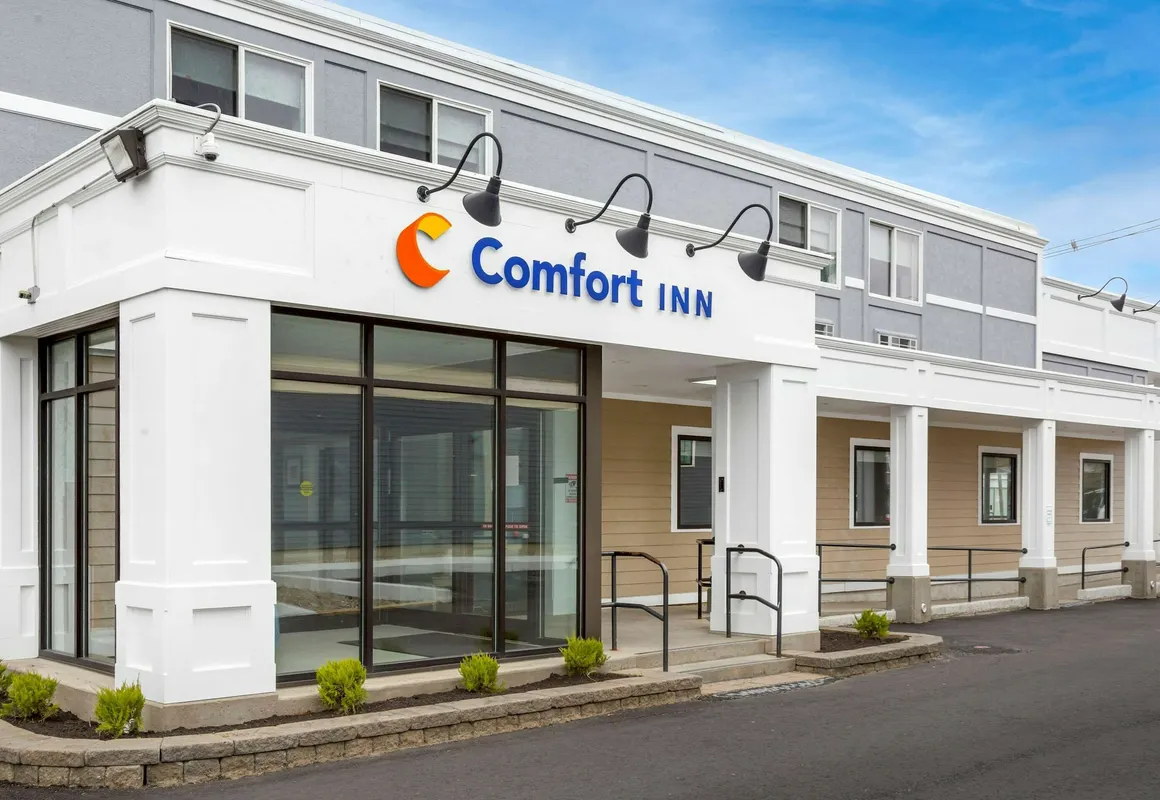 Comfort Inn Hyannis - Cape Cod hotel hero