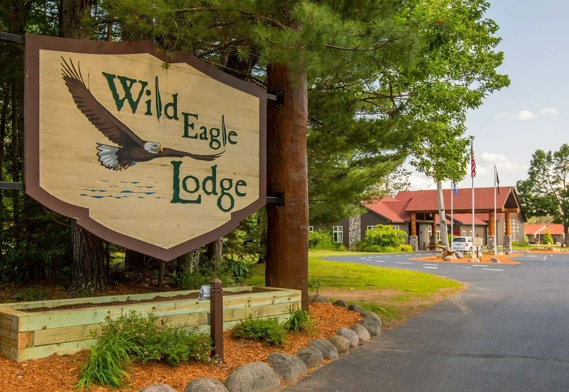 Wild Eagle Lodge hotel hero