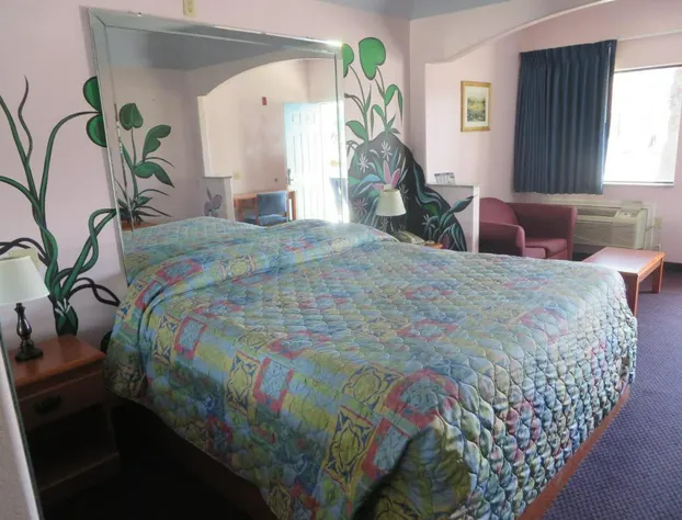 Travelers Inn and Suites Liberty hotel detail image 2