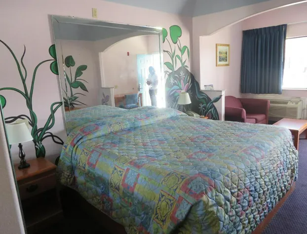 Travelers Inn and Suites Liberty hotel detail image 3