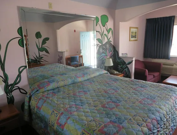 Travelers Inn and Suites Liberty hotel detail image 4