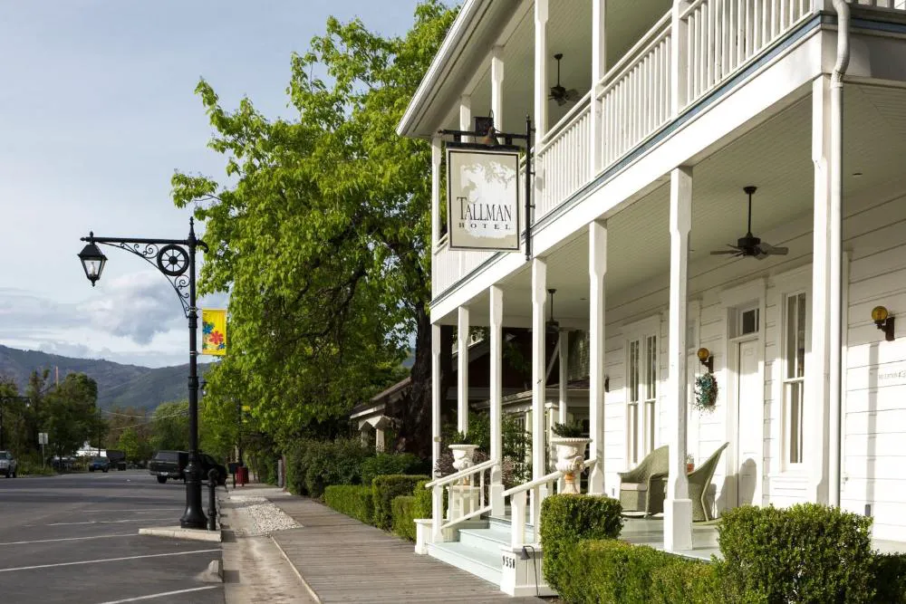 Tallman Hotel hotel hero